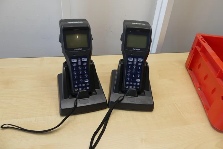 2x Denso Barcode-Handterminal mit Ladestation